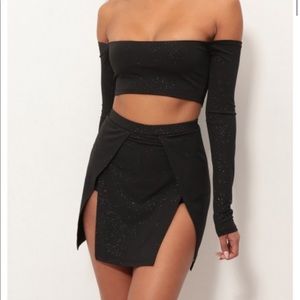 High slit set in black shimmer